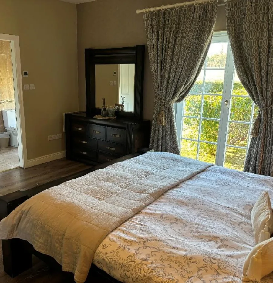 Elm Cottage — Room 3 · View 3
