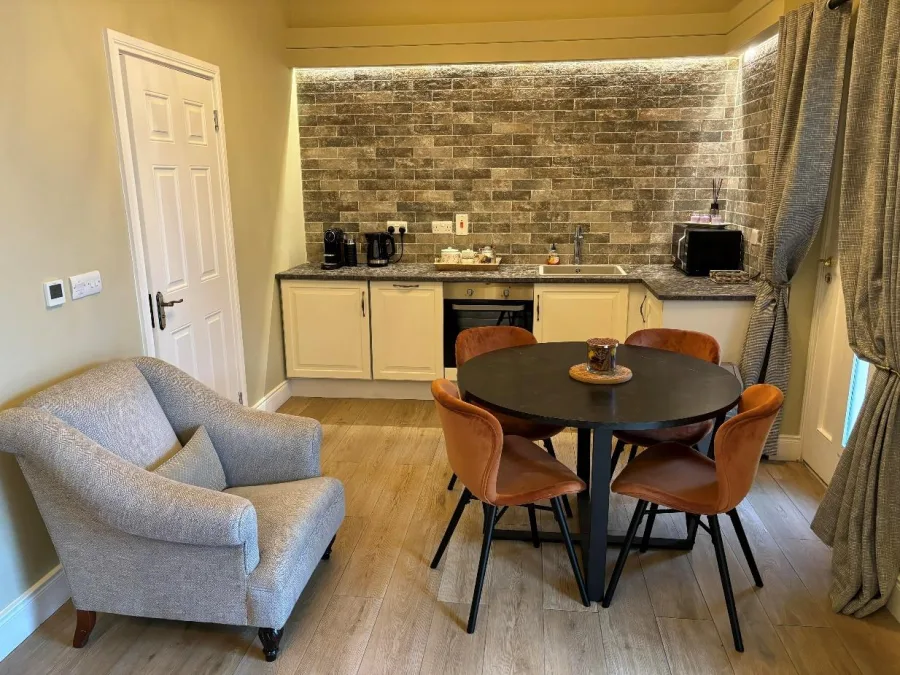 Lisa’s Secret Garden — Room 2 · View 2