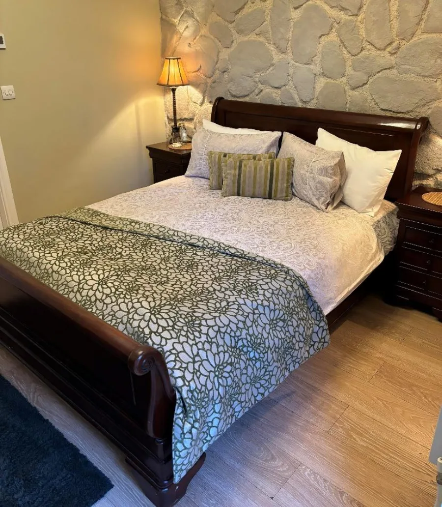 Lisa’s Secret Garden — Room 4 · View 1