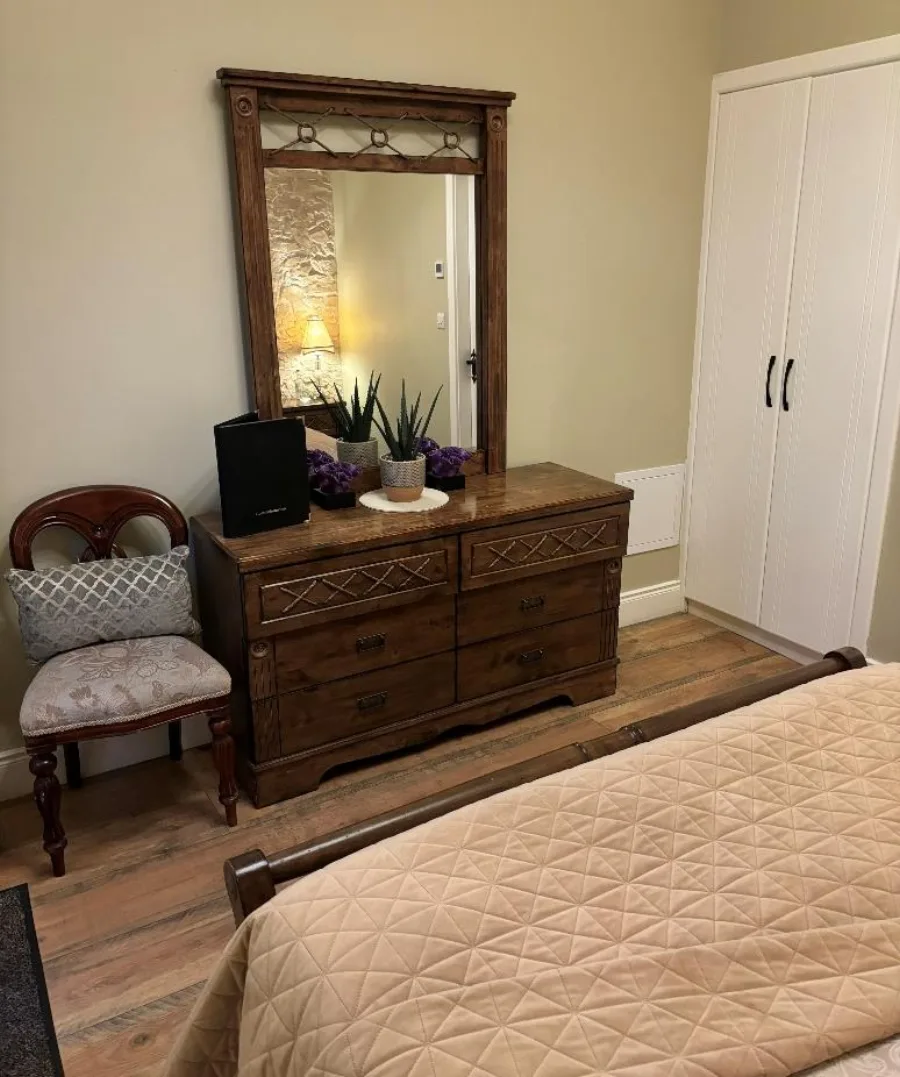 Lisa’s Secret Garden — Room 6 · View 1