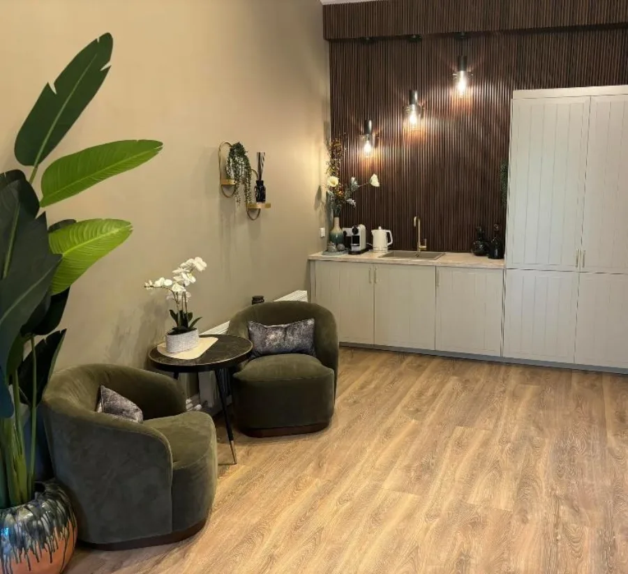Lisa’s Secret Garden — Room 7 · View 2