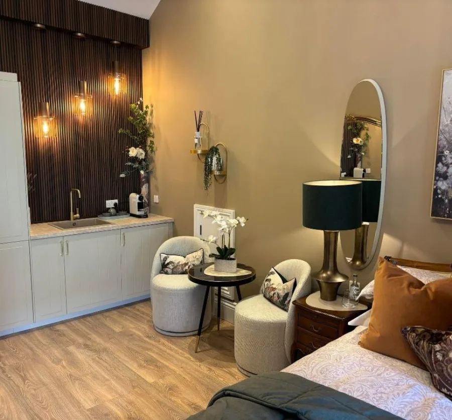 Lisa’s Secret Garden — Room 8 · View 2